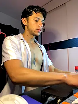 Snapshot of ErosDominant chatting on October 18, 6:26 am ErosDominant online show from October 18, 6:26 am