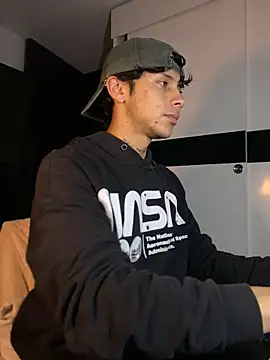 Snapshot of ErosDominant chatting on November 16, 5:35 am ErosDominant online show from November 16, 5:35 am