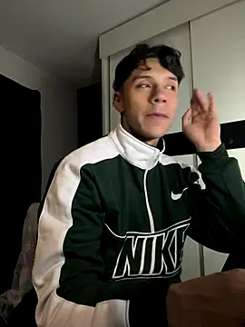 Snapshot of ErosDominant chatting on December 15, 2:05 am ErosDominant online show from December 15, 2:05 am