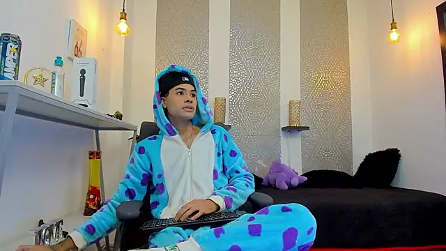 JacobBlackwell  online show from November 9, 7:34 pm