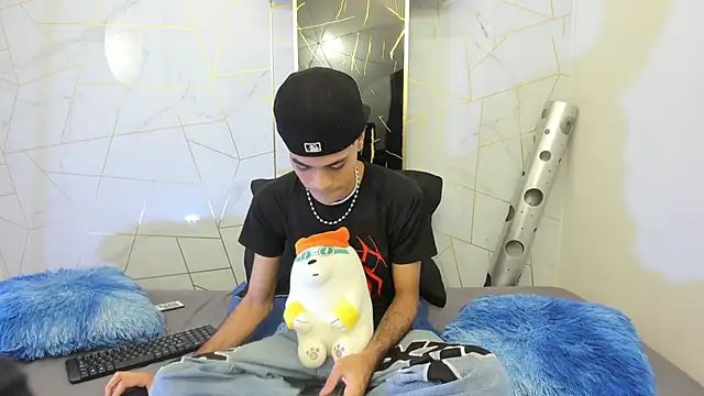 JacobBlackwell  online show from December 19, 7:21 pm