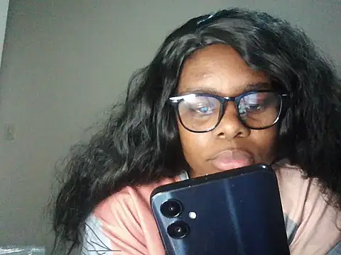 Hot Yolanda online show from October 6, 7:55 pm