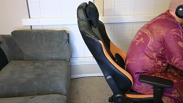 theballboy1 online show from April 18, 9:24 am