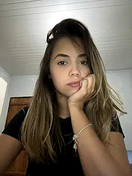 Snapshot of estrela_aguiar chatting on October 8, 11:46 pm estrela aguiar online show from October 8, 11:46 pm