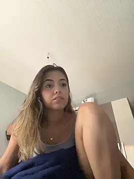 Snapshot of estrela_aguiar chatting on October 21, 5:02 pm estrela aguiar online show from October 21, 5:02 pm