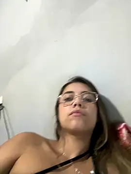 Snapshot of estrela_aguiar chatting on October 23, 2:22 am estrela aguiar online show from October 23, 2:22 am