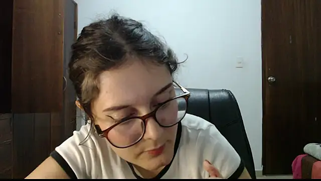 Snapshot of CarlaLorez chatting on May 19, 10:38 pm CarlaLorez online show from May 19, 10:38 pm