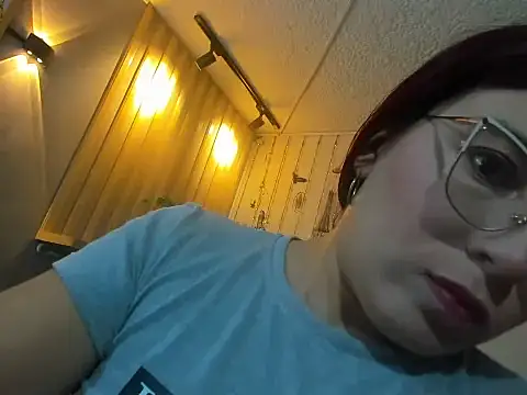 Snapshot of allison_mc chatting on October 11, 3:28 am allison mc online show from October 11, 3:28 am