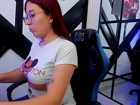 Snapshot of allison_mc chatting on October 12, 4:00 am allison mc online show from October 12, 4:00 am