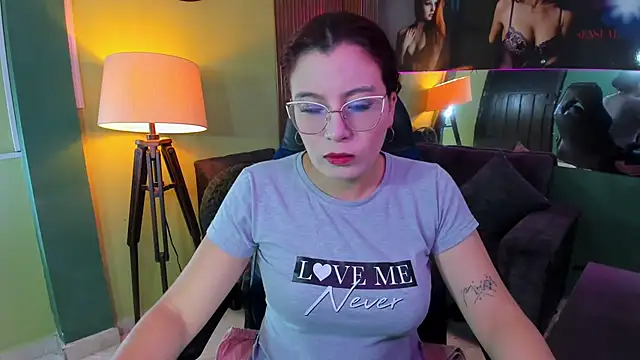 Snapshot of allison_mc chatting on October 24, 3:47 am allison mc online show from October 24, 3:47 am