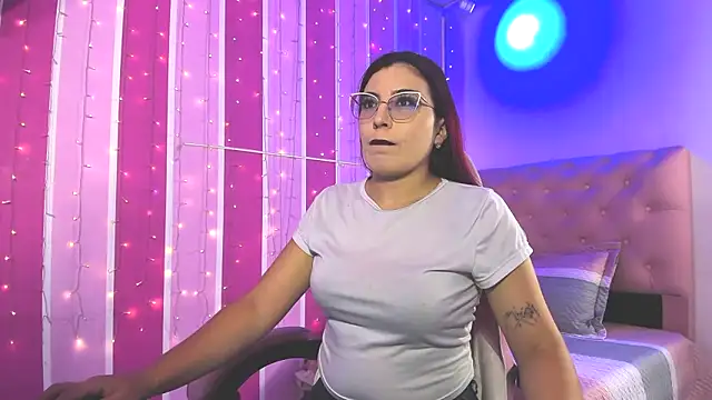 Snapshot of allison_mc chatting on November 19, 3:50 am allison mc online show from November 19, 3:50 am