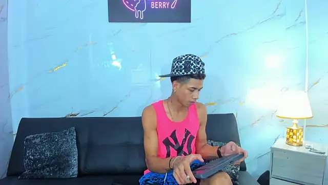 Little nicoll online show from February 20, 11:27 pm