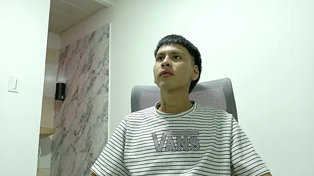 Snapshot of SEBAS_LOVER_ chatting on October 20, 7:58 pm SEBAS LOVER online show from October 20, 7:58 pm