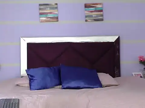 Snapshot of LizzyGrey_ chatting on October 20, 7:25 pm LizzyGrey online show from October 20, 7:25 pm