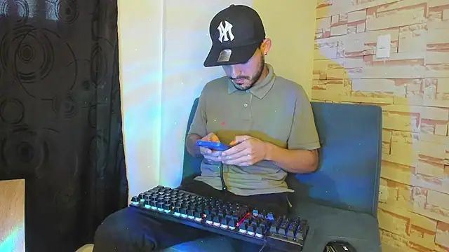 Snapshot of Master_King_Crazzy777 chatting on October 18, 7:14 pm Master King Crazzy777 online show from October 18, 7:14 pm