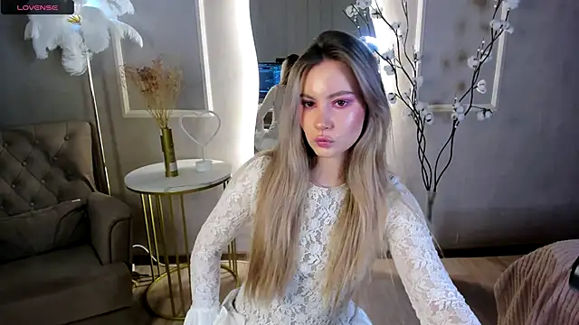  BellaClark online show from December 3, 8:29 pm