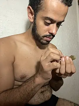 Snapshot of gabs011 chatting on April 13, 2:33 pm gabs011 online show from April 13, 2:33 pm