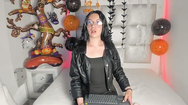Snapshot of Scarlette_jade chatting on October 23, 6:13 am Scarlette jade online show from October 23, 6:13 am