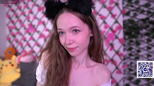 Snapshot of Petite_Polly chatting on October 8, 8:06 pm Petite Polly online show from October 8, 8:06 pm