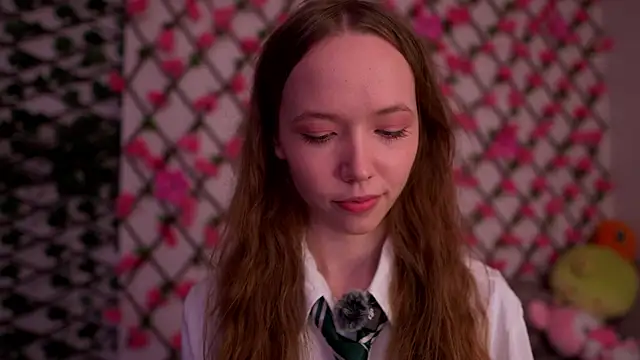 Snapshot of Petite_Polly chatting on October 18, 1:08 am Petite Polly online show from October 18, 1:08 am