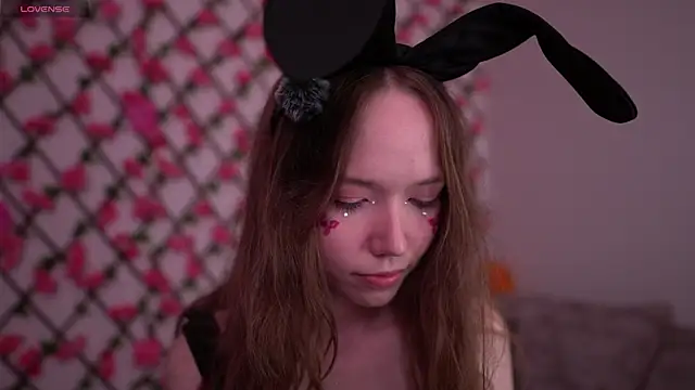 Snapshot of Petite_Polly chatting on October 22, 1:17 am Petite Polly online show from October 22, 1:17 am