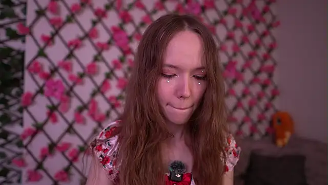 Snapshot of Petite_Polly chatting on October 22, 9:14 pm Petite Polly online show from October 22, 9:14 pm