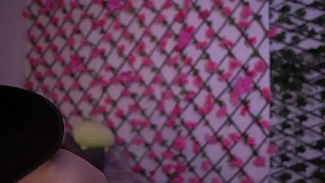 Snapshot of Petite_Polly chatting on October 28, 6:10 pm Petite Polly online show from October 28, 6:10 pm