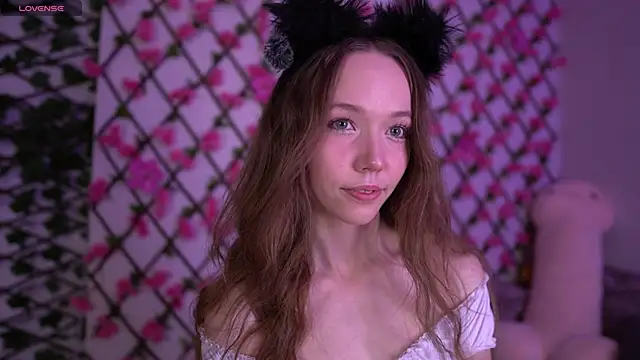 Snapshot of Petite_Polly chatting on November 6, 6:09 pm Petite Polly online show from November 6, 6:09 pm