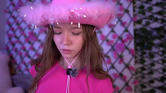 Snapshot of Petite_Polly chatting on November 7, 6:08 pm Petite Polly online show from November 7, 6:08 pm