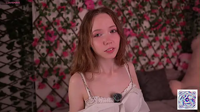 Snapshot of Petite_Polly chatting on November 15, 6:15 pm Petite Polly online show from November 15, 6:15 pm