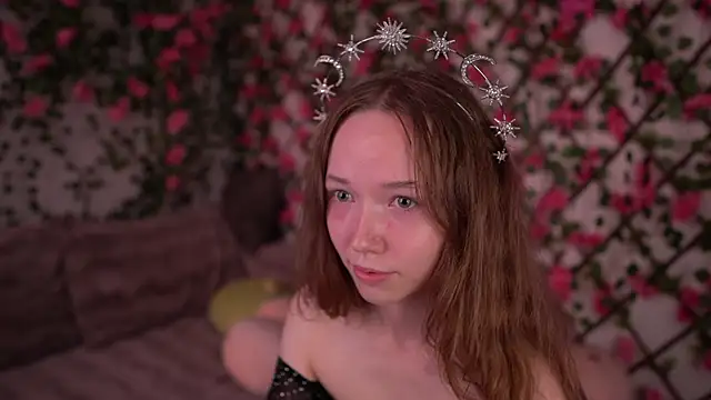 Snapshot of Petite_Polly chatting on November 28, 6:10 pm Petite Polly online show from November 28, 6:10 pm