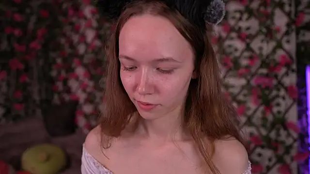 Snapshot of Petite_Polly chatting on December 3, 6:17 pm Petite Polly online show from December 3, 6:17 pm