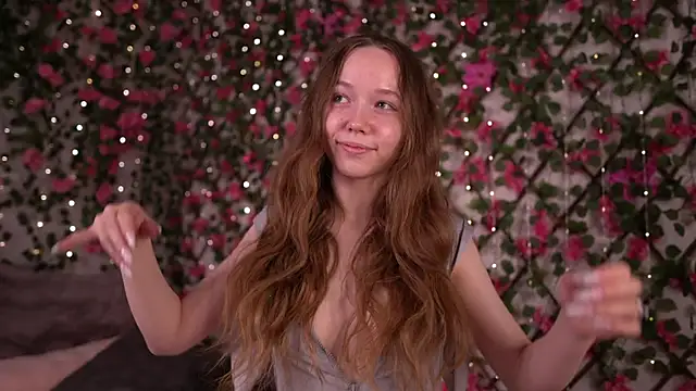 Snapshot of Petite_Polly chatting on December 14, 6:12 pm Petite Polly online show from December 14, 6:12 pm