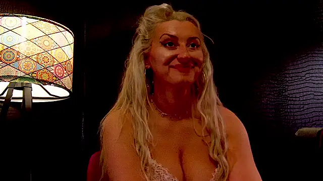 LeticiaReys online show from February 12, 9:15 am