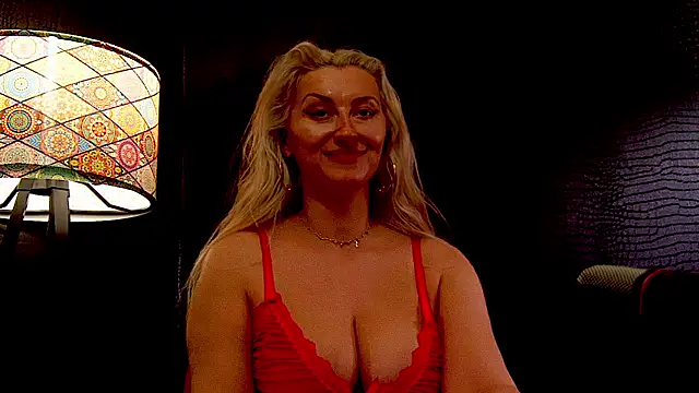 LeticiaReys online show from February 18, 12:45 pm