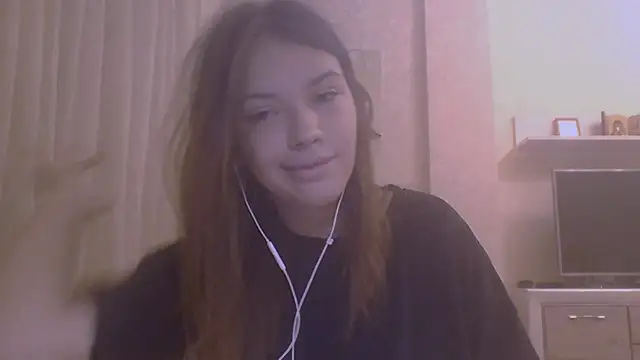 Snapshot of CeyaLier chatting on October 13, 4:07 pm CeyaLier online show from October 13, 4:07 pm