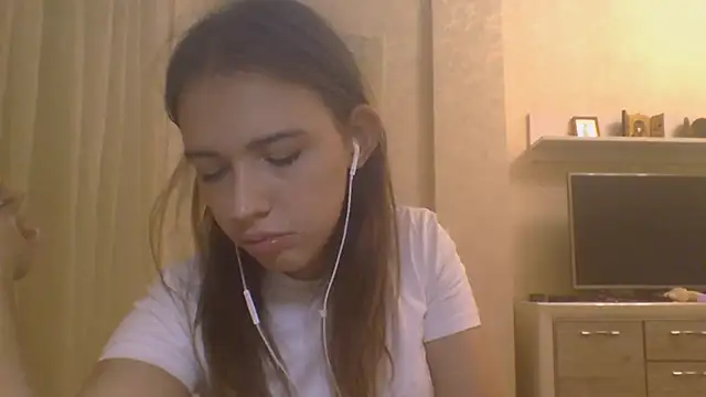 Snapshot of CeyaLier chatting on October 15, 6:08 pm CeyaLier online show from October 15, 6:08 pm
