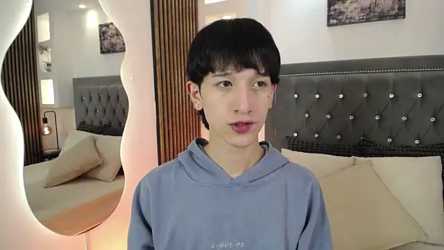 Emo Boy  online show from June 1, 8:21 pm