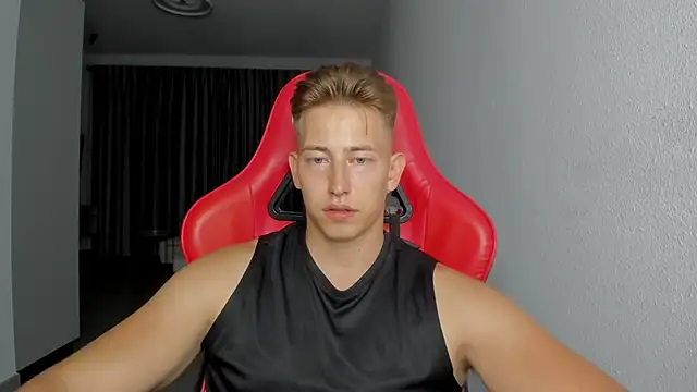 Snapshot of find0m_master chatting on October 30, 9:15 pm find0m master online show from October 30, 9:15 pm