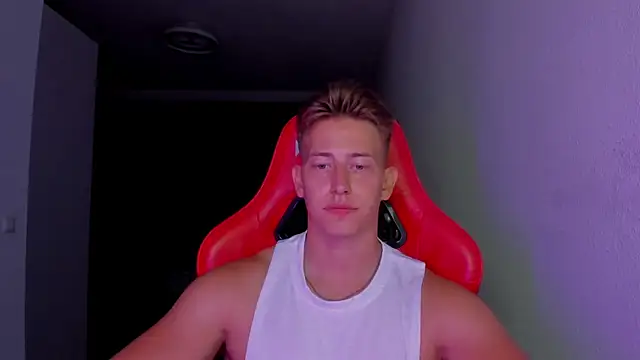 Snapshot of find0m_master chatting on November 10, 9:47 pm find0m master online show from November 10, 9:47 pm