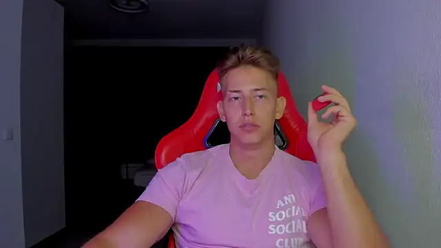 Snapshot of find0m_master chatting on November 14, 12:20 am find0m master online show from November 14, 12:20 am