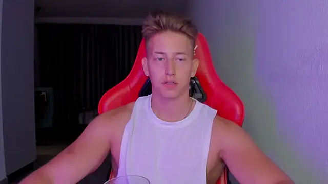 Snapshot of find0m_master chatting on November 25, 7:25 pm find0m master online show from November 25, 7:25 pm