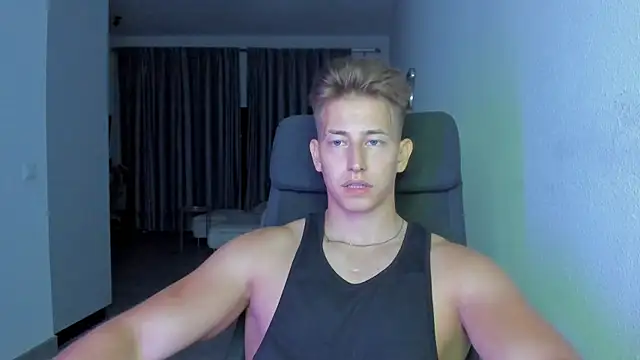 Snapshot of find0m_master chatting on November 28, 11:29 pm find0m master online show from November 28, 11:29 pm