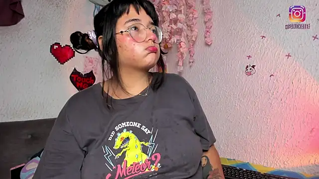 Emilycollei online show from April 7, 4:13 am