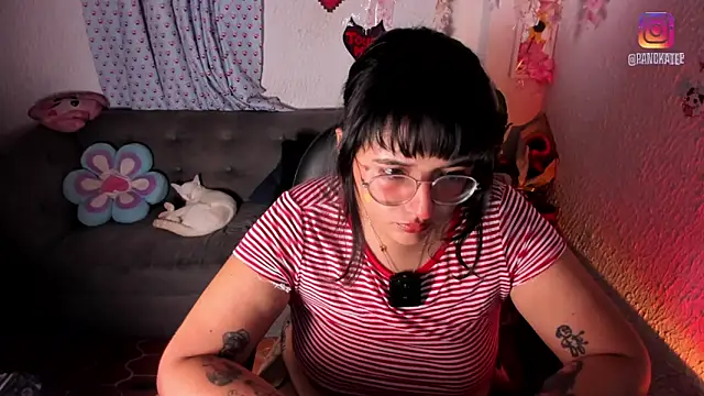 Emilycollei online show from April 23, 4:46 am