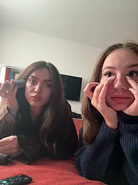 Snapshot of MayaGlow chatting on October 18, 5:21 am MayaGlow online show from October 18, 5:21 am