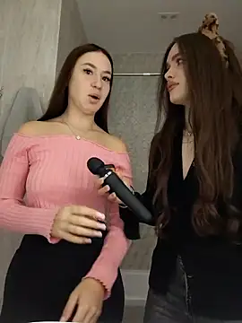 Snapshot of MayaGlow chatting on November 7, 5:40 am MayaGlow online show from November 7, 5:40 am