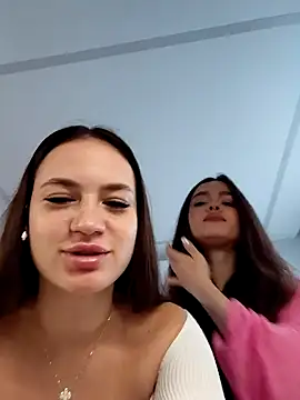 Snapshot of MayaGlow chatting on November 17, 5:35 am MayaGlow online show from November 17, 5:35 am