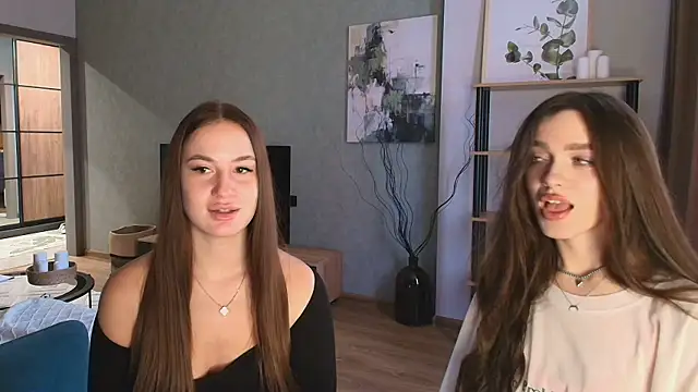 Snapshot of MayaGlow chatting on November 21, 5:39 am MayaGlow online show from November 21, 5:39 am