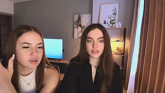 Snapshot of MayaGlow chatting on November 30, 5:22 am MayaGlow online show from November 30, 5:22 am